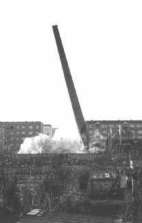 Sprengung Schornstein - zum Vergrößern anklicken